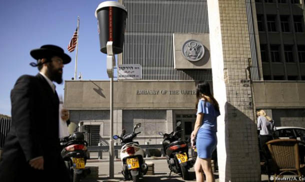 ترامپ تصمیم نهایی برای انتقال سفارت آمریکا در اسرائیل را به تعویق انداخت